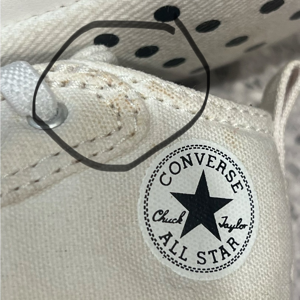 Converse White Baby Chuck Taylor Low Top Crib Sneakers: Size 1 - Picture 12 of 12